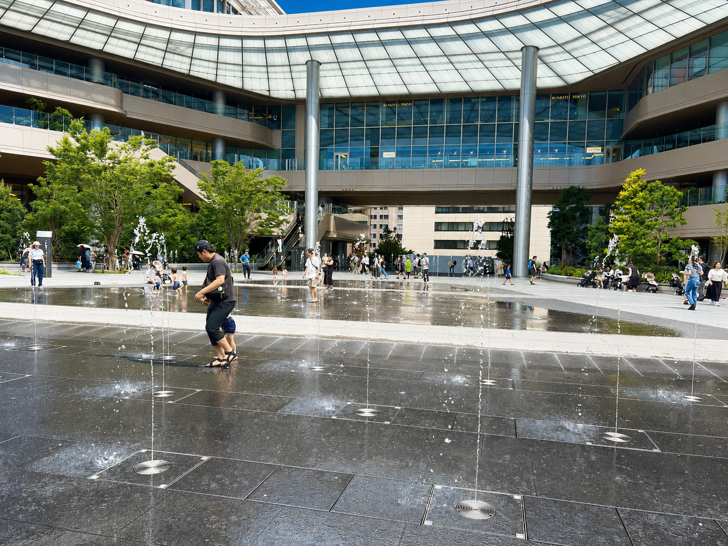高輪ゲートウェイ Gateway Park|子連れで水遊びできる?噴水・開催時間・授乳室まで解説の様子